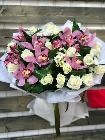 Букет цветов из: Розы и Хризантемы в Ильино-Поляна