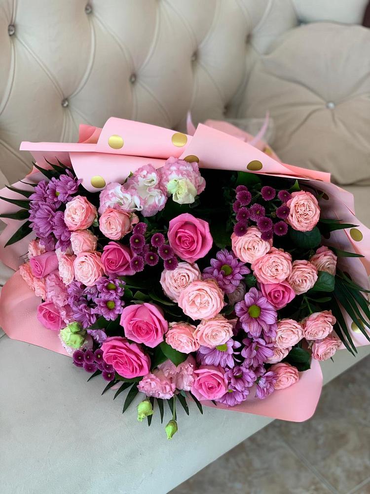 Букет цветов из: Хризантемы, Розы и Лизиантусы в Ильино-Поляна