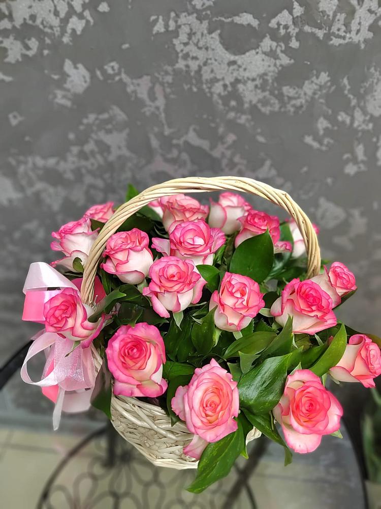 Цветочная композиция из Розы в корзине в Ильино-Поляна