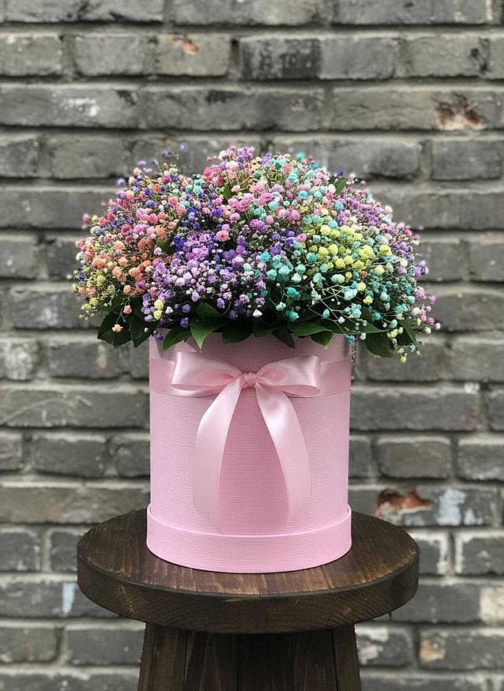Цветочная композиция из Гипсофила и Розы в шляпной коробке в Ильино-Поляна