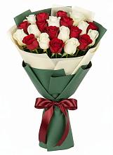 Букет Микс из красных и белых роз в Ильино-Поляна