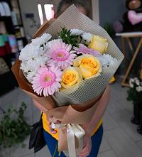 Букет цветов из:  Герберы, Розы и Хризантемы в Ильино-Поляна