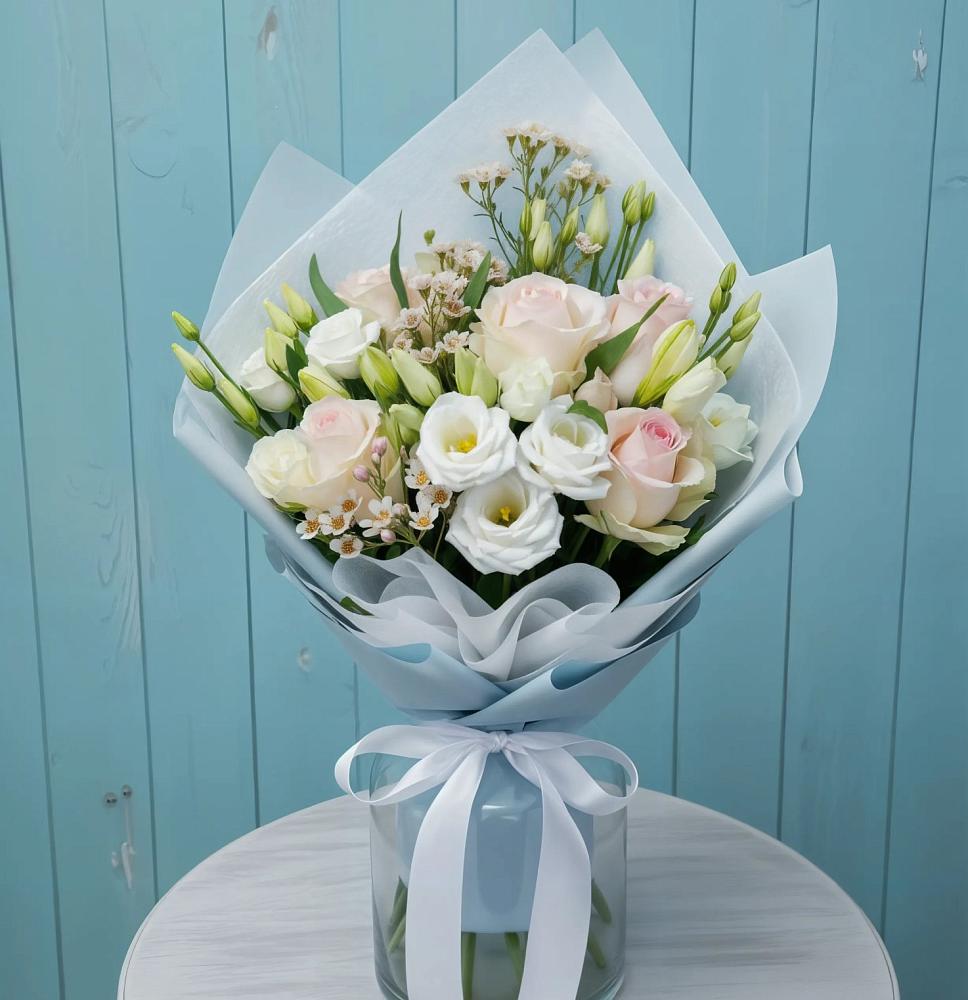 Букет цветов из: Розы и Лизиантусы в Ильино-Поляна