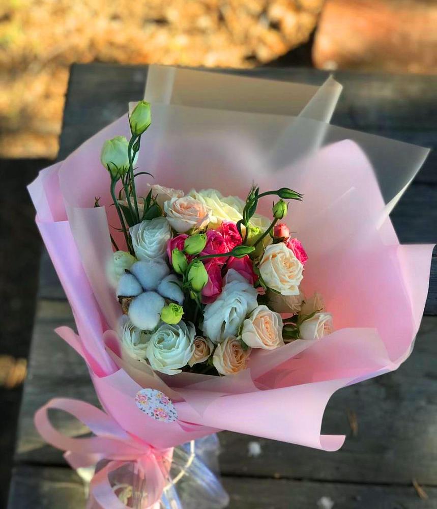 Букет цветов из: Розы и Лизиантусы в Ильино-Поляна