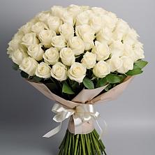 Букет 101 беля роза Белоснежка в Ильино-Поляна