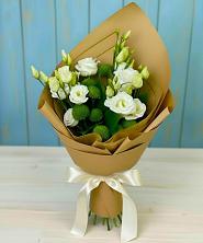 Букет цветов из:  Хризантемы и Лизиантусы в Ильино-Поляна