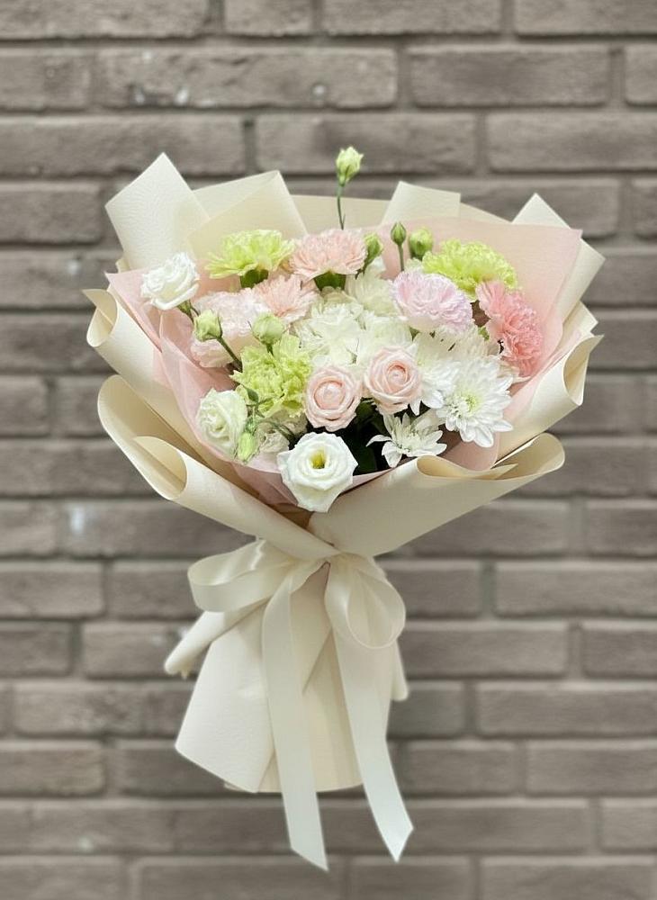 Букет цветов из: Гвоздики, Розы, Лизиантусы и Хризантемы в Ильино-Поляна